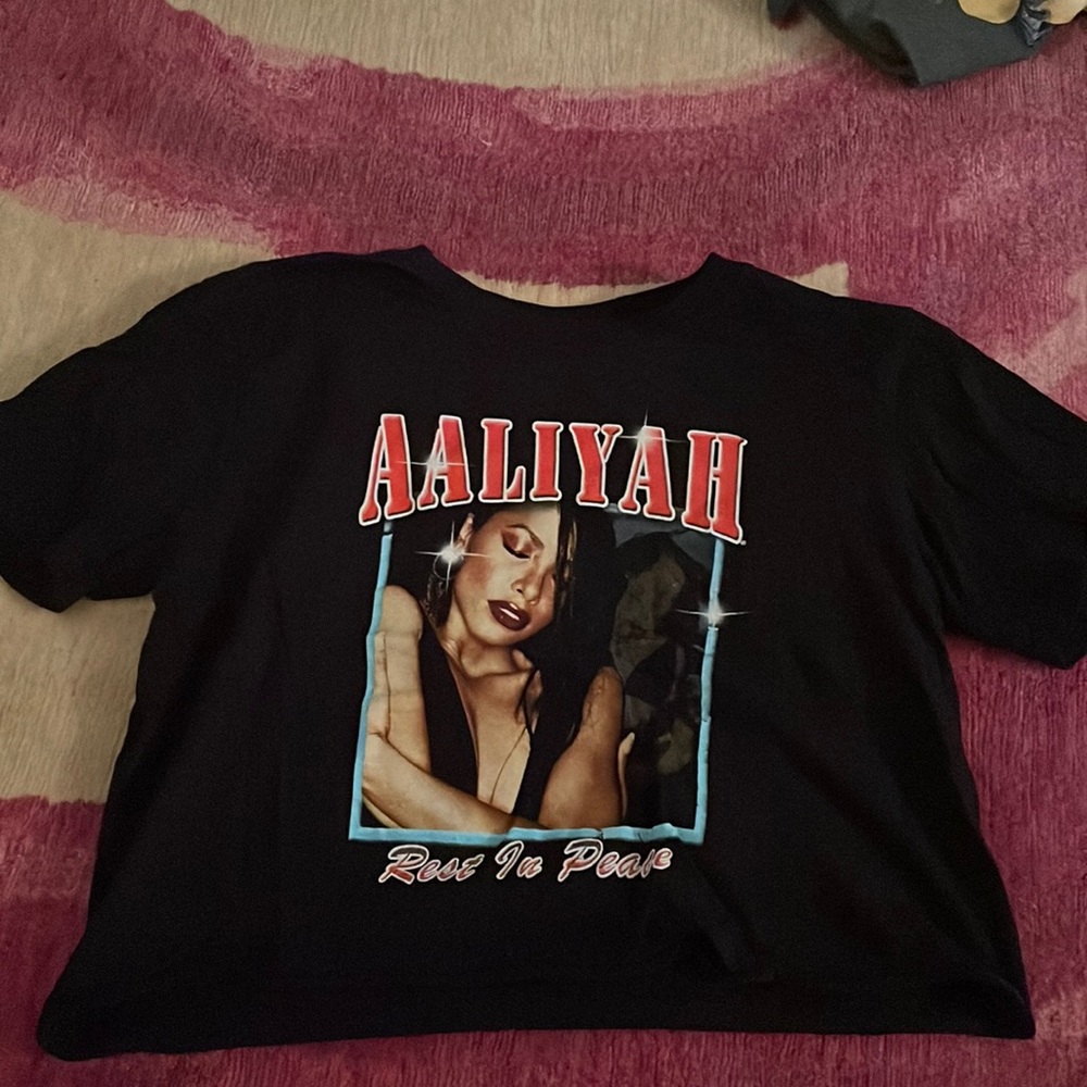 Aaliyah T-Shirt size S